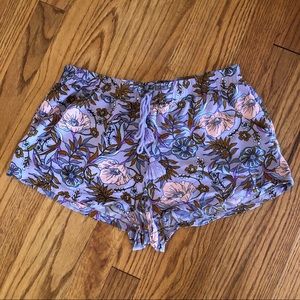 Cute floral boho shorts!